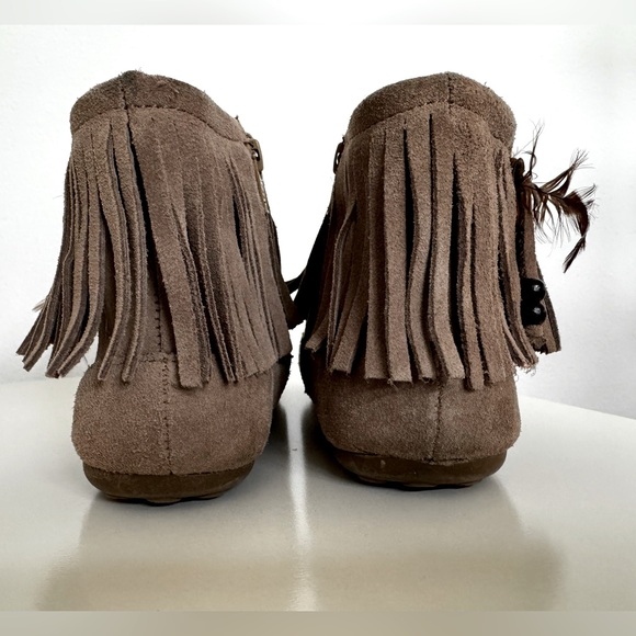 Minnetonka Women’s Fringe Ankle Boots - Picture 5 of 9
